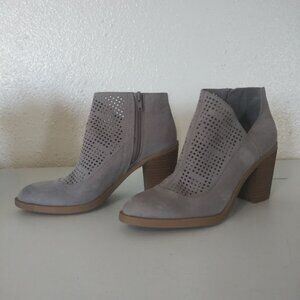 Dolce Vita women's size 6 gray suede ankle bootie